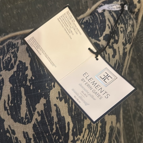 Éléments by Erin Gates décorative pillow - Picture 4 of 5